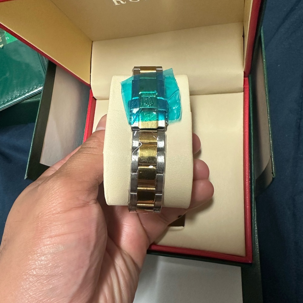 Two tone sky dweller.